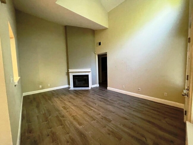 Building Photo - 2546 Alveswood Cir