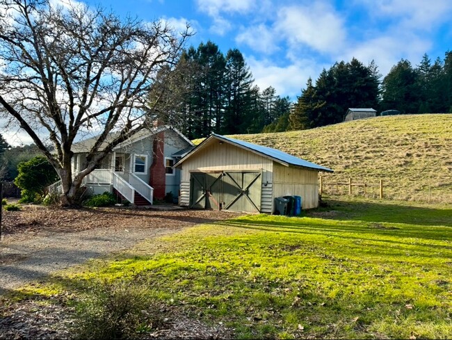 Building Photo - Charming two-bedroom home, recently renova...