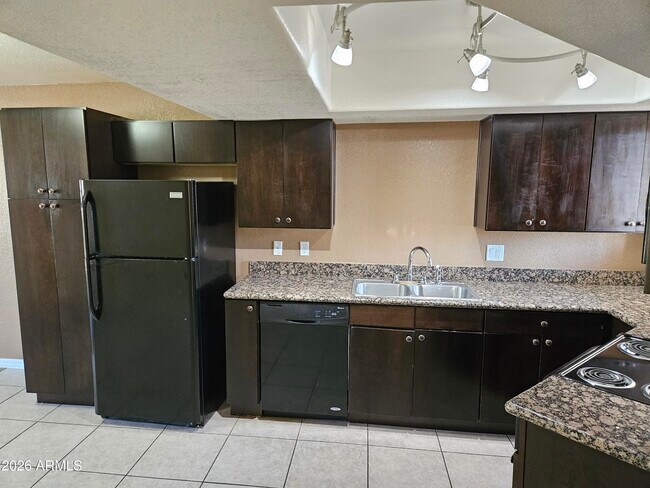 Building Photo - 835 N Granite Reef Rd