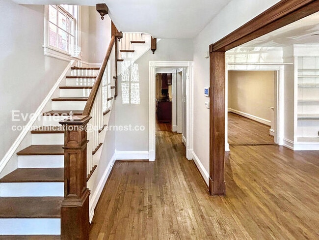 Building Photo - 2708 W Grace St