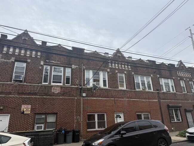 Primary Photo - 1128 Summit Ave