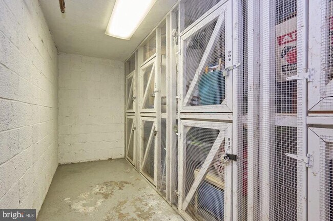 Building Photo - 1322 Fort Myer Dr