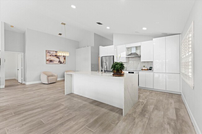 Building Photo - 10112 Aqua Vista Way