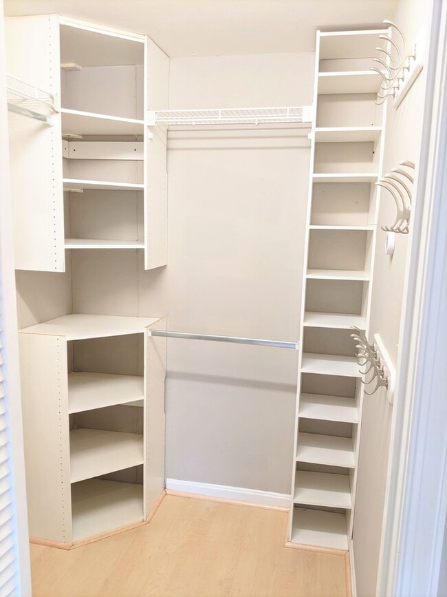 Building Photo - 3rd floor condo in the beautiful Whittier ...