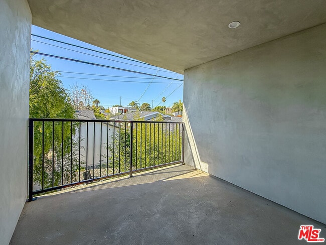 Building Photo - 2617 Veteran Ave