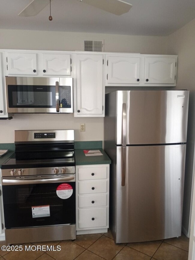 Building Photo - 19 Marlow Ave