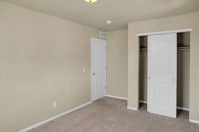 Building Photo - $2,700 - 4 Bed, 3.5 Bath Home in CO Spring...