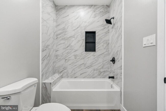 Building Photo - 4824 Sansom St