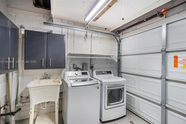 Building Photo - 648 Sevilla Ave