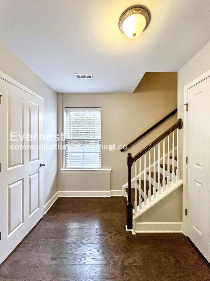 Building Photo - 5549 Prada Dr