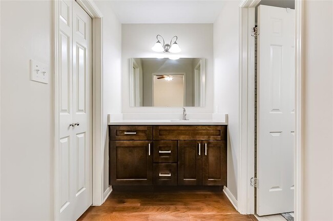 Building Photo - 11209 Deadoak Ln