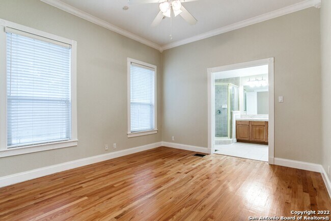 Building Photo - 4-BEDROOM IN ALAMO HEIGHTS