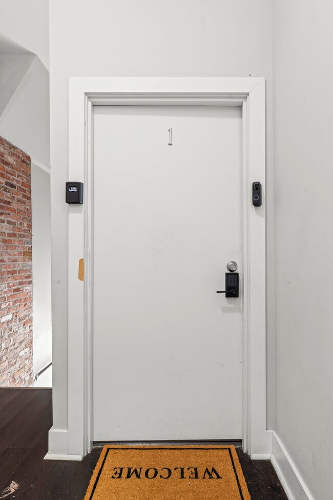 Building Photo - 826 N Broad St