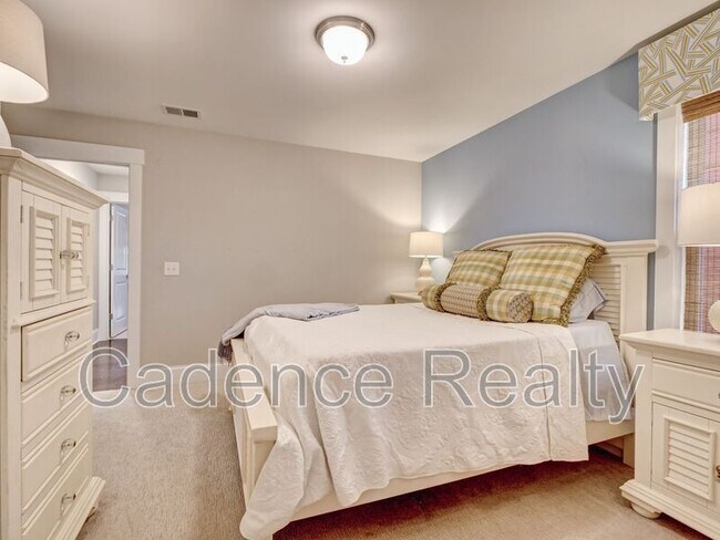 Building Photo - 7120 Maple Leaf Dr