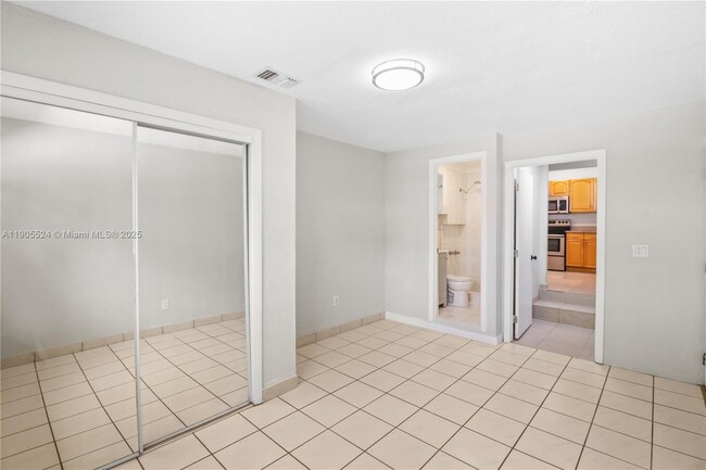 Building Photo - 1814 SW 22nd Terrace