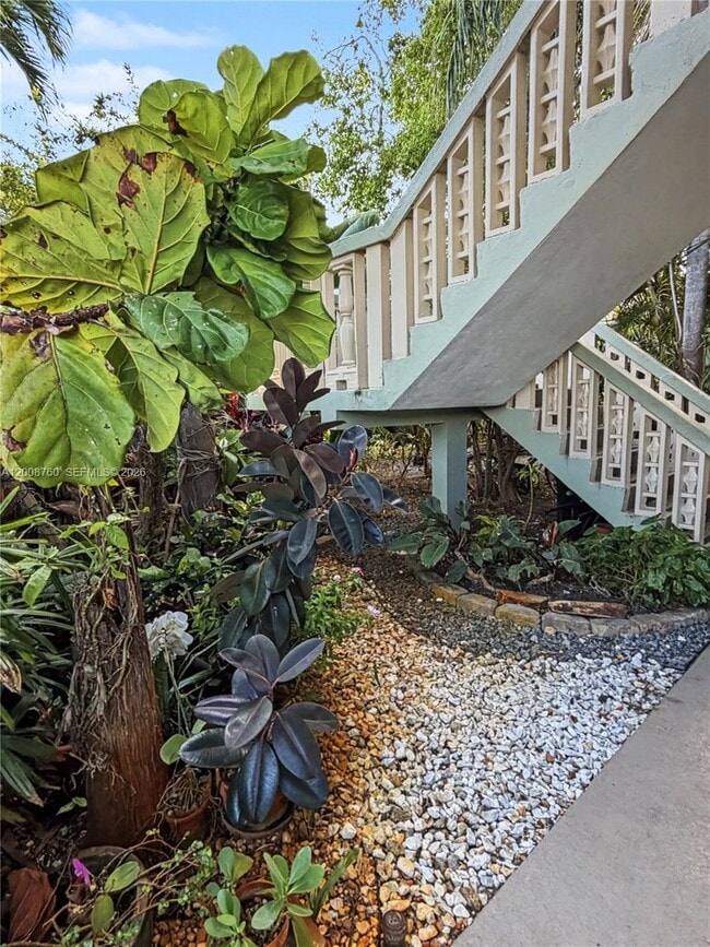 Building Photo - 1423 Holly Heights Dr