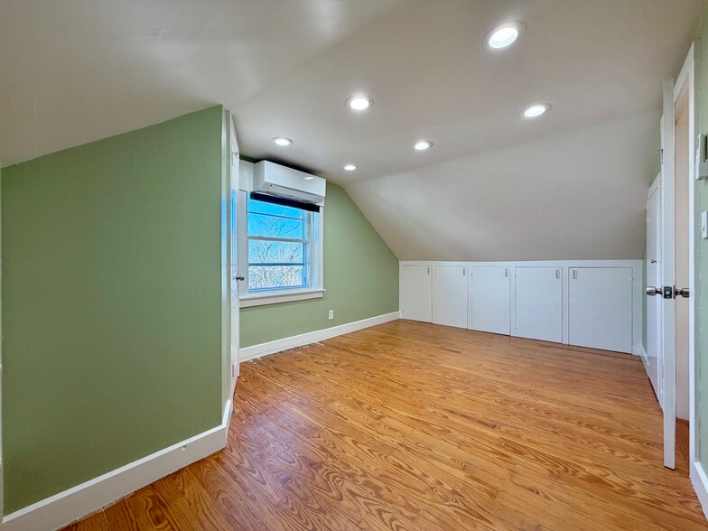 Building Photo - 36 Annavoy St