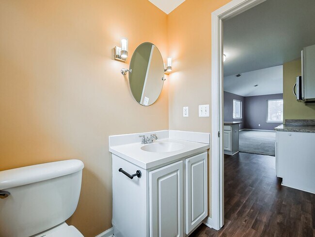 Building Photo - Lake Living at Its Finest in Keego Harbor!