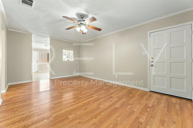 Building Photo - 205 W William Cannon Dr