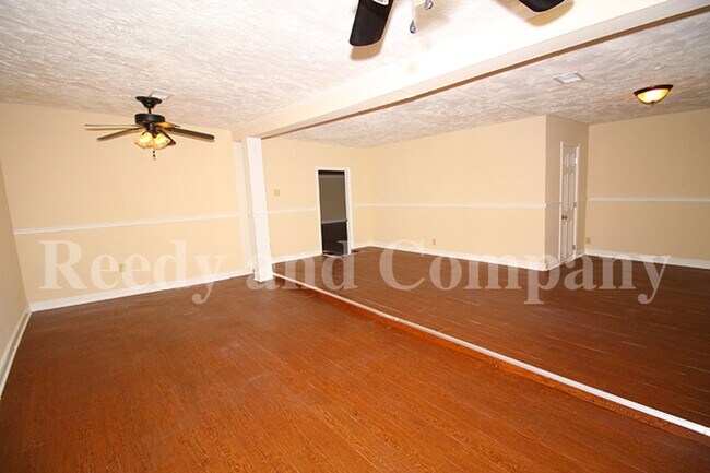 Building Photo - 3340 Morningview Dr
