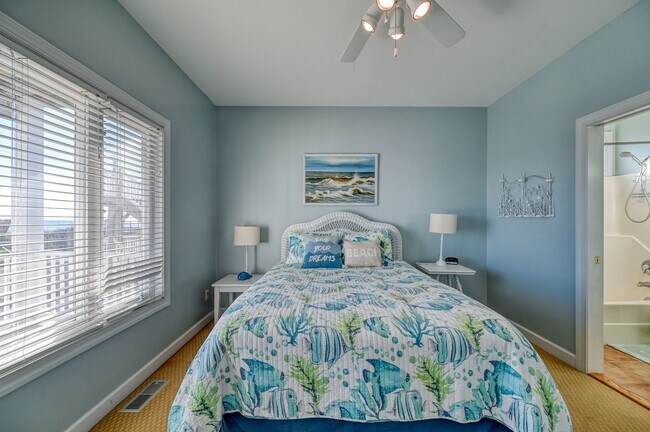 Building Photo - OFF-SEASON FURNISHED MONTHLY RENTAL