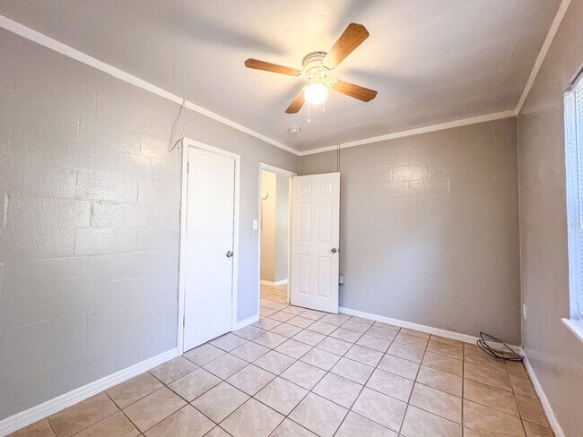 Building Photo - Nylic 14