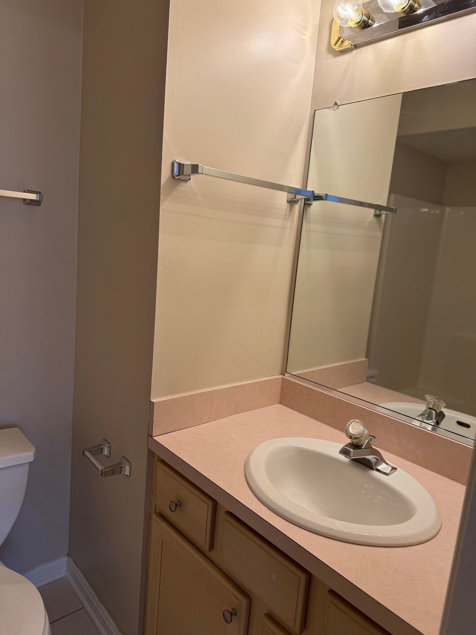 Main Bath - 23172 Grist Mill Ct
