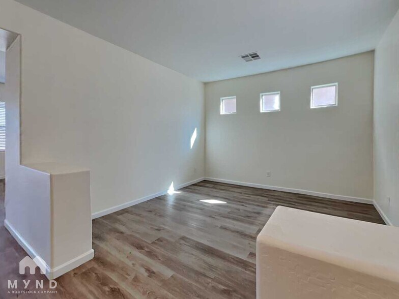 Building Photo - 1635 S Starling Dr