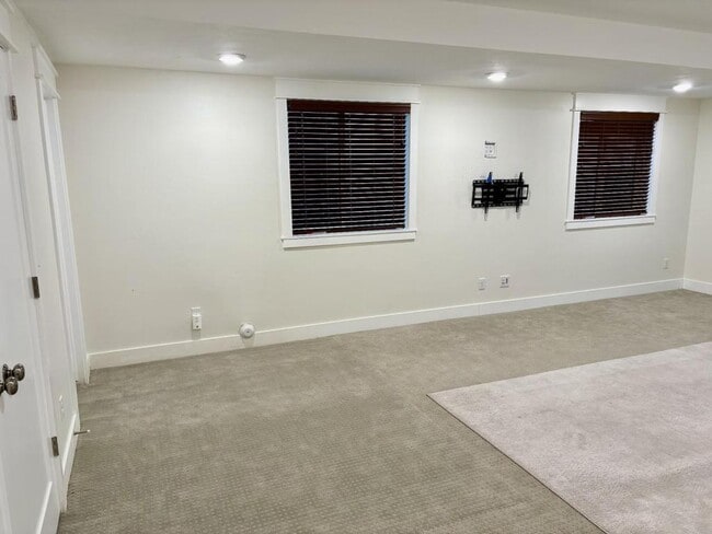 Building Photo - 4392 Booner St