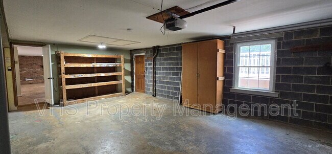 Building Photo - 7297 Moss Ln