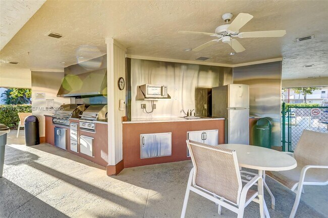 Building Photo - 8900 Washington St