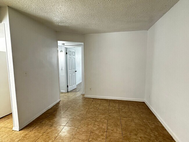 Building Photo - 14005 N Palm St