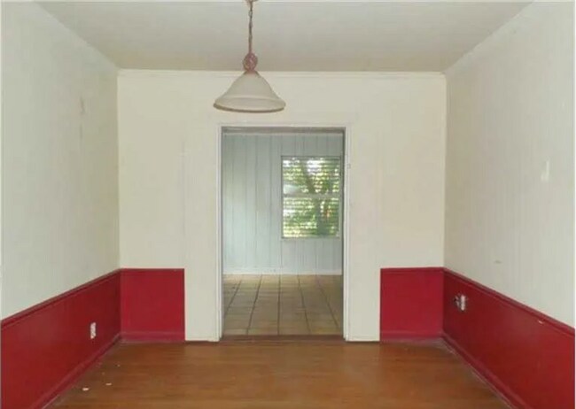 Building Photo - 2 Bed 1 Bath House in Tulsa!