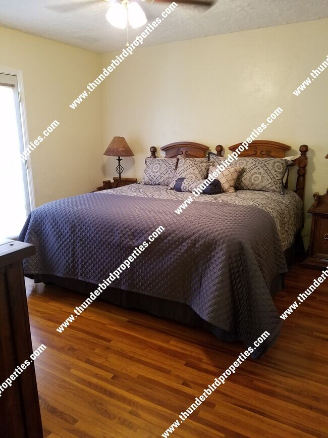 Building Photo - Fully Furnished in North Valley