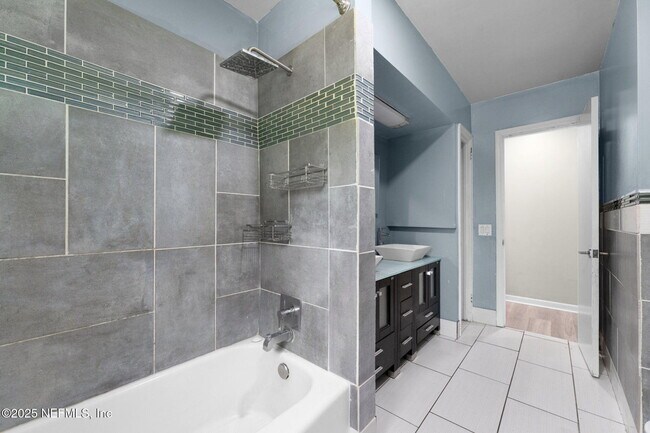 Building Photo - 7930 Bellemeade Blvd