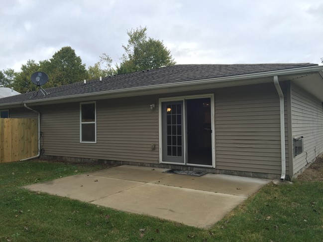 Private back patio - 8115 Kimball Dr