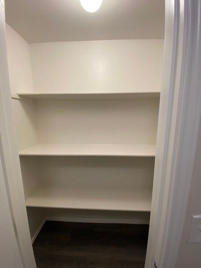 Building Photo - Now Pre-Leasing! Comfortable & Stylish 3-Bed, 2 Bath Home in Yukon