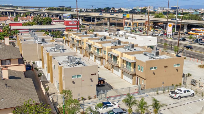 Building Photo - 11418 S Inglewood Ave