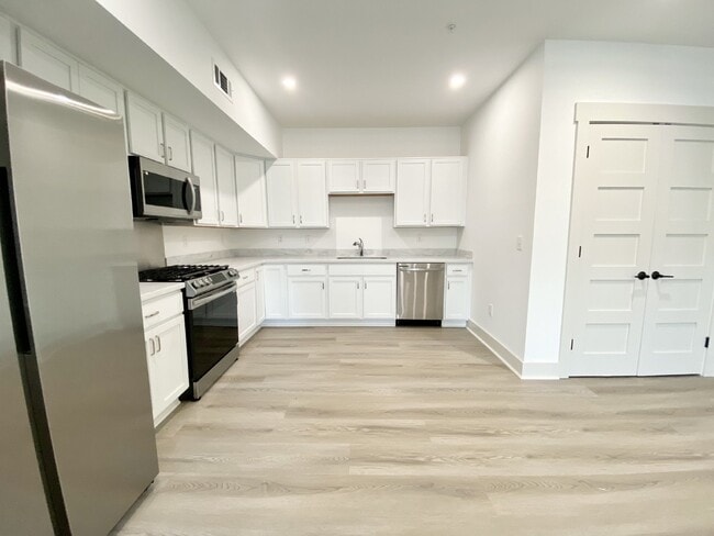 Building Photo - Two Bedroom Apartment Walking Distance to Downtown Bluffton!