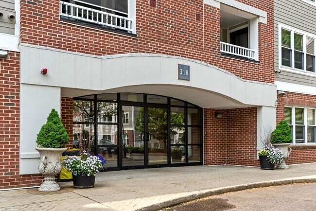 Building Photo - 318 Rindge Ave