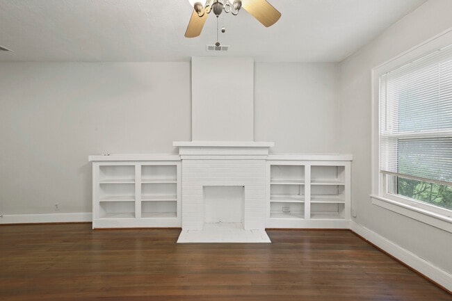 Building Photo - 5930 Velasco Ave