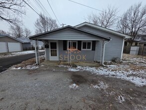 Building Photo - CENTRALLY LOCATED COZY 3 BR HOME