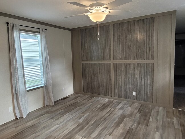 Building Photo - 158 Friendly St