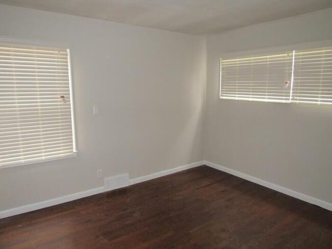 Building Photo - Charming 2 bedrooms and 1 bath home located on Sagamore Rd in Leawood, KS