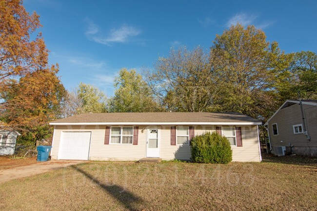 Building Photo - 3 Bedroom 1 Bath