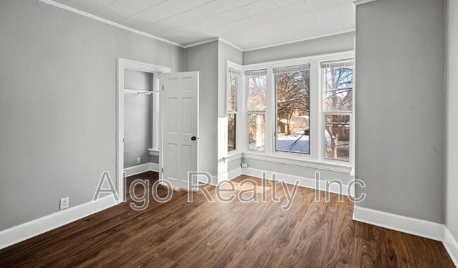 Building Photo - 861 Marion St