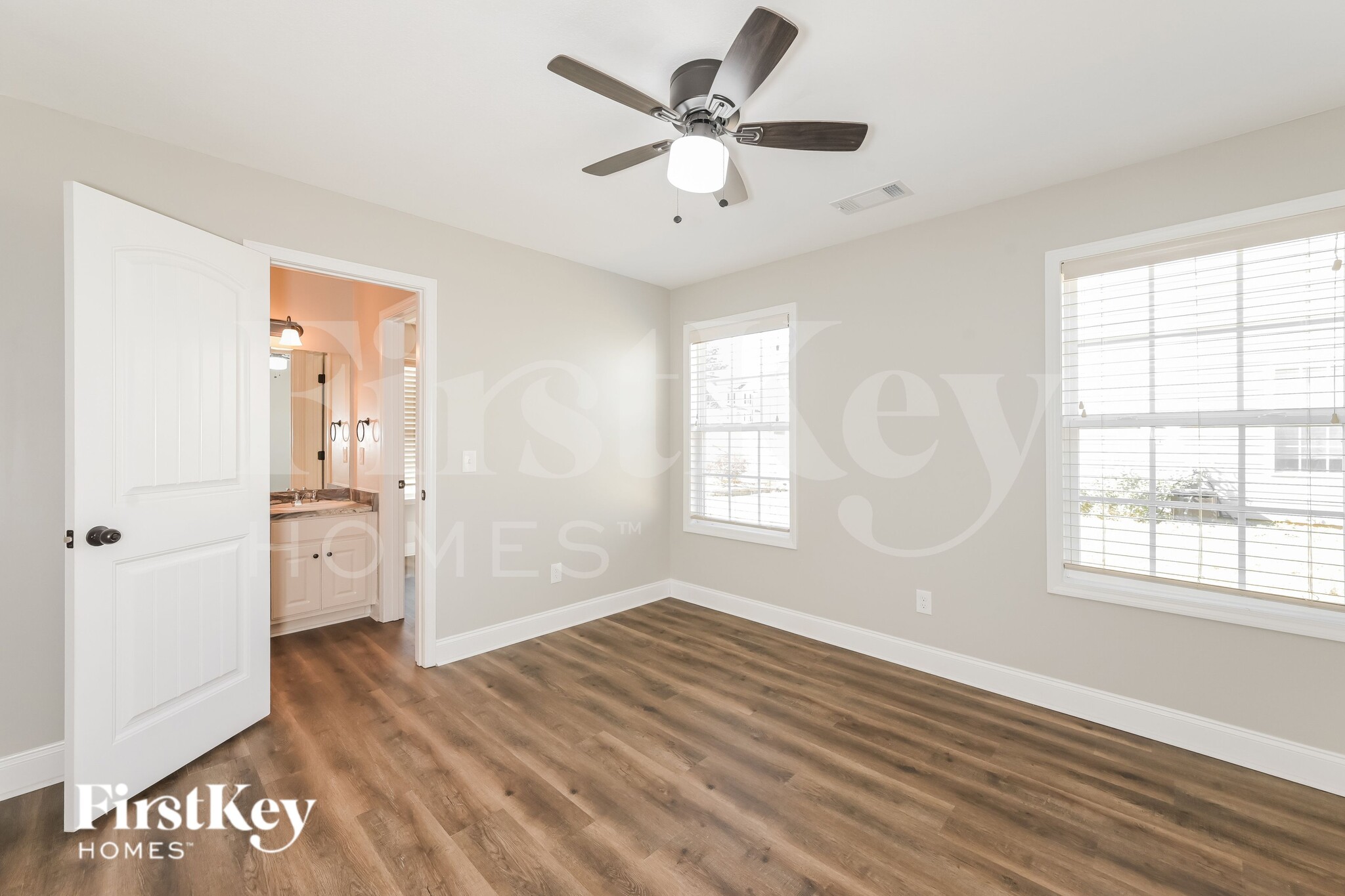 Building Photo - 1921 Roxey Ln