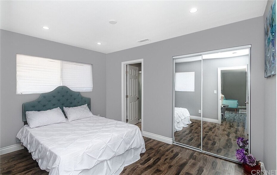 Building Photo - 9011 Vena Ave