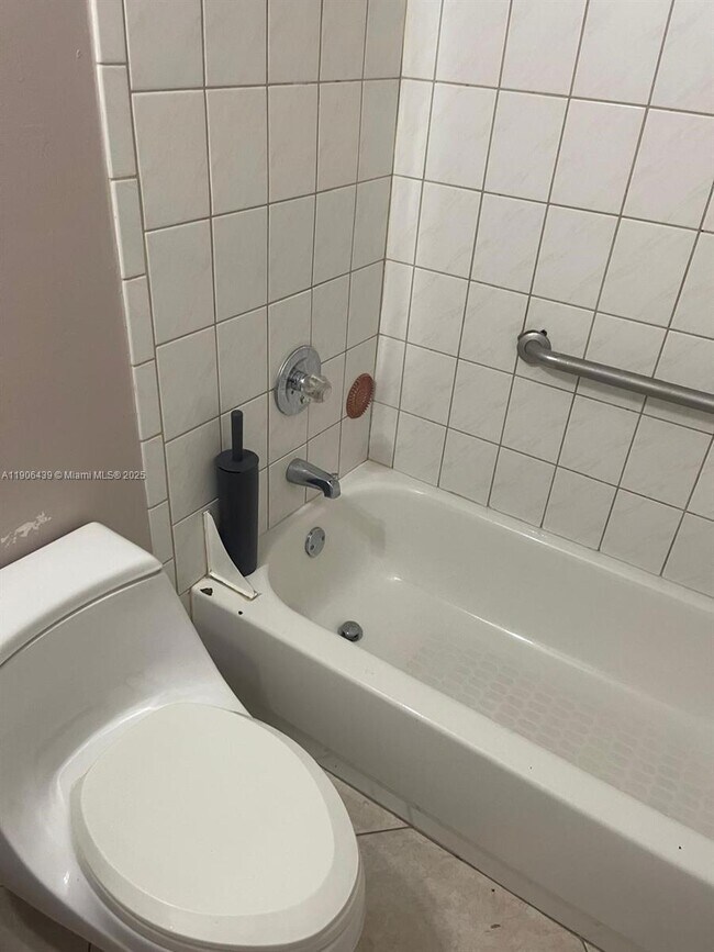 Building Photo - 8635 SW 102nd Ave