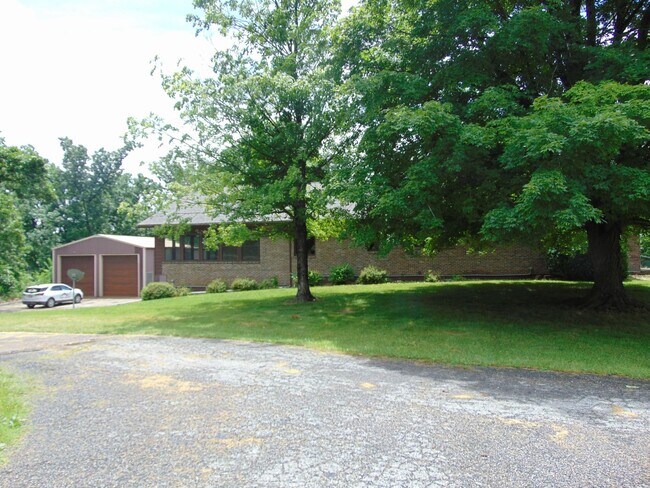Building Photo - Amazing 3 Bed 2 Bath Country Home With Fabulous Views!